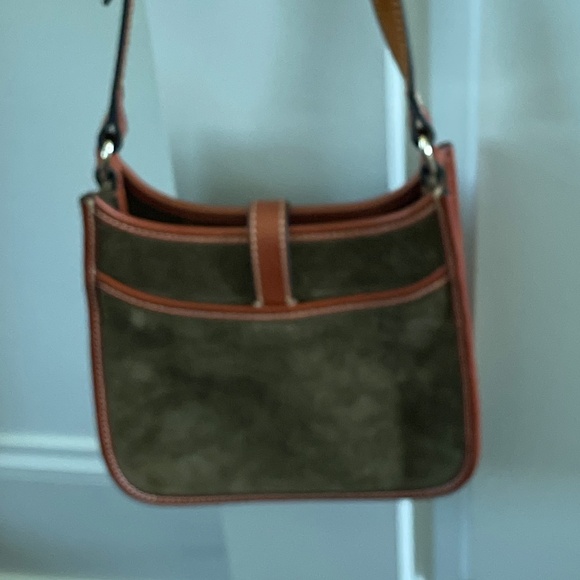 NEW OLIVE Dooney & Bourke Suede Messenger Crossbody Purse Bag Green Brown no tag - Picture 2 of 4